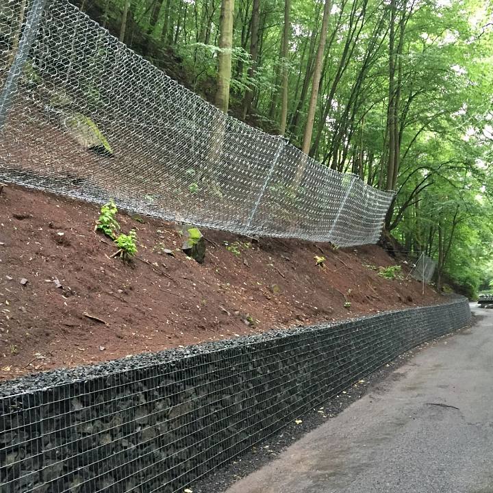 Securing an unstable slope in locations Chlum